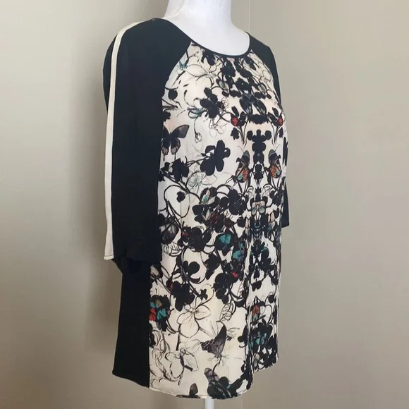 Black & White 3/4 sleeve Blouse with Cut-out Back & Geometric Design Front - Picture 3 of 7